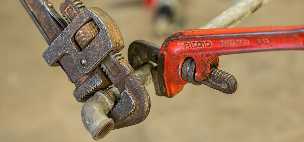 Metal pipe wrench